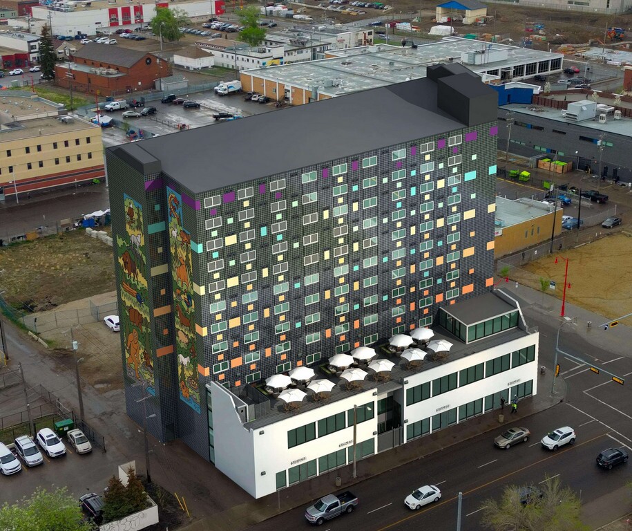 Guinness World Records Recognizes Mark Set By Canadian Solar Panel Facade Maker