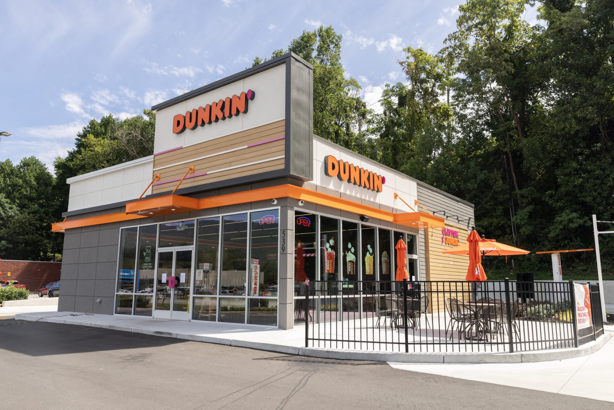 Dunkin’ To Bring Its Doughnuts Back To Canada